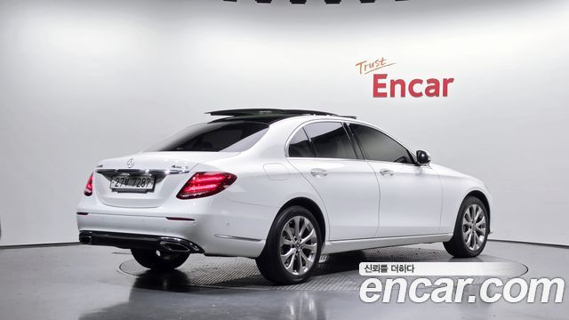 Mercedes-Benz E-Class 2019 — photo 2