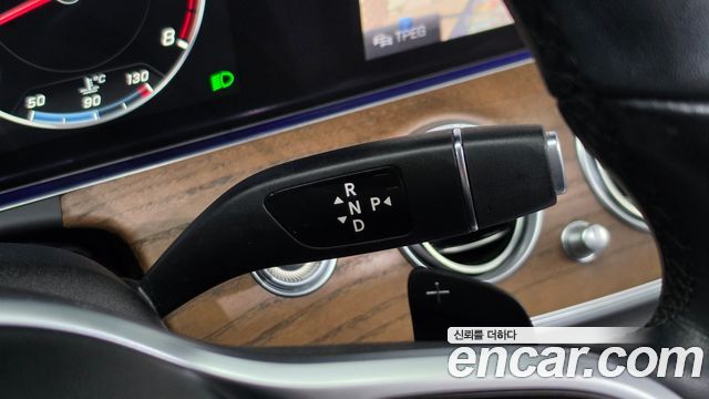 Mercedes-Benz E-Class 2019 — photo 12