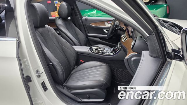 Mercedes-Benz E-Class 2019 — photo 17