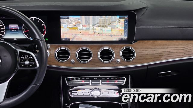 Mercedes-Benz E-Class 2019 — photo 21