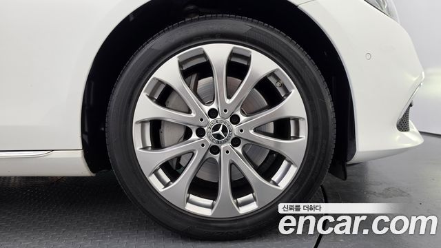 Mercedes-Benz E-Class 2019 — photo 7