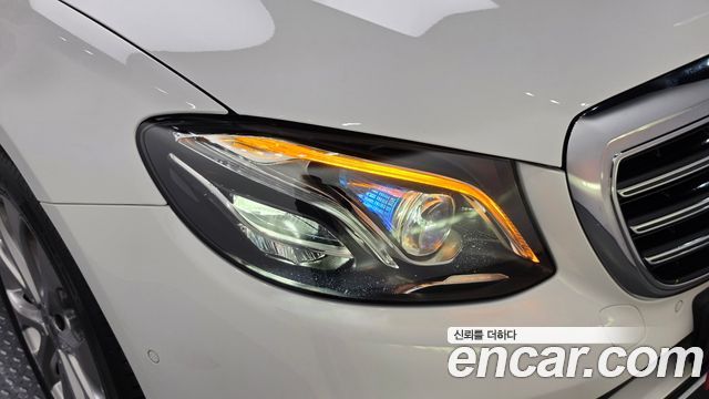 Mercedes-Benz E-Class 2019 — photo 8