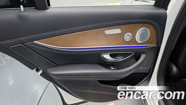 Mercedes-Benz E-Class 2019 — photo 15