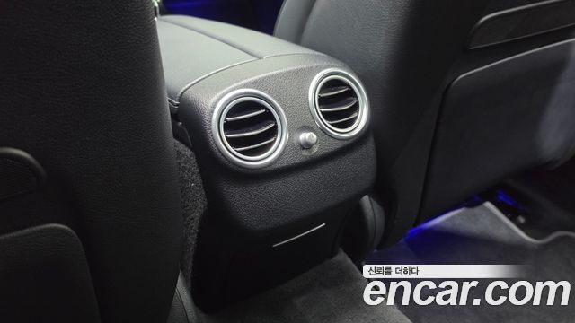 Mercedes-Benz E-Class 2019 — photo 30
