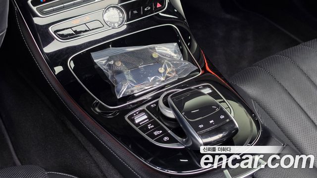 Mercedes-Benz E-Class 2019 — photo 31