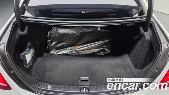 Mercedes-Benz E-Class 2019 — photo 33