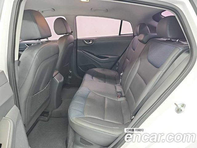 Hyundai Ioniq 2016 — photo 11