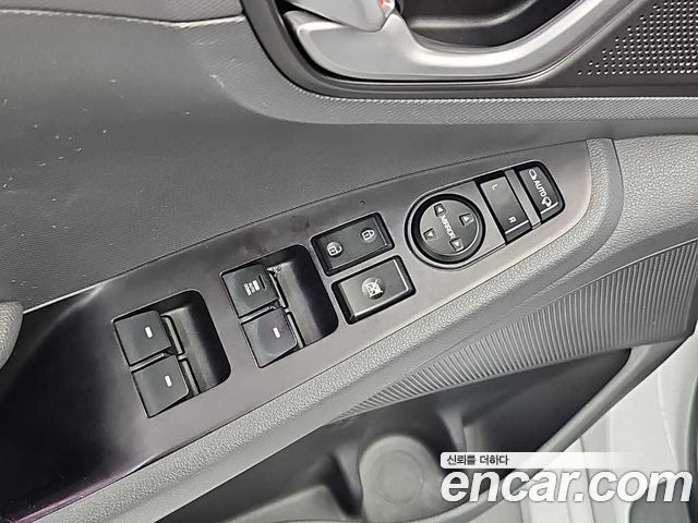 Hyundai Ioniq 2016 — photo 16