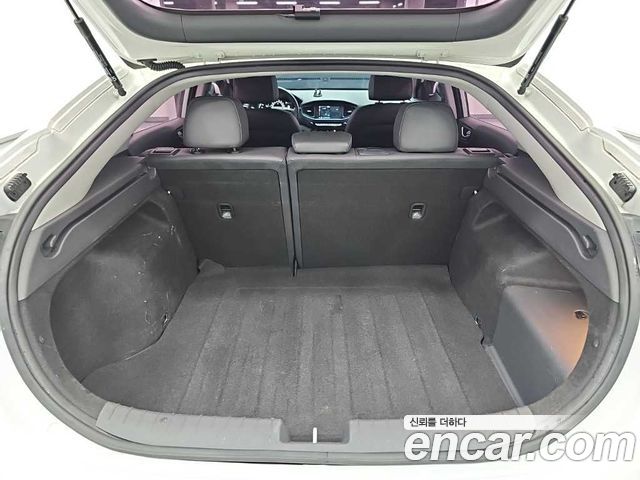 Hyundai Ioniq 2016 — photo 17