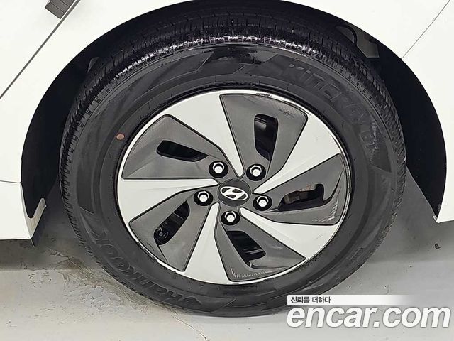 Hyundai Ioniq 2016 — photo 19