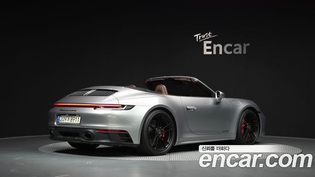 Porsche 911 2022 — photo 2