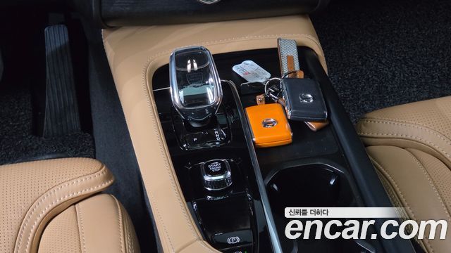Volvo XC90 2023 — photo 12
