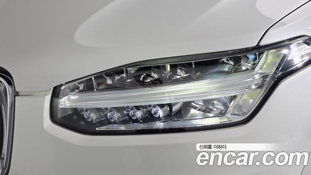 Volvo XC90 2023 — photo 8