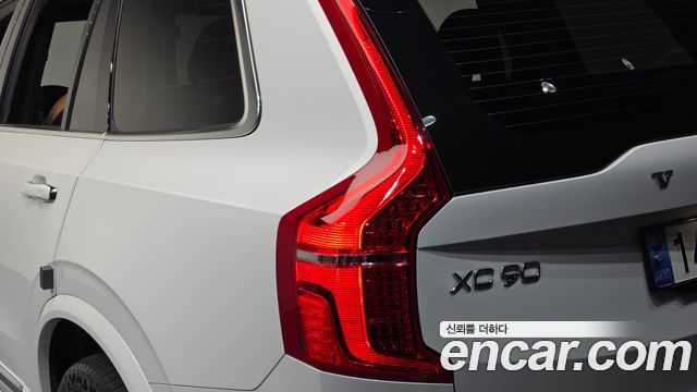 Volvo XC90 2023 — photo 9