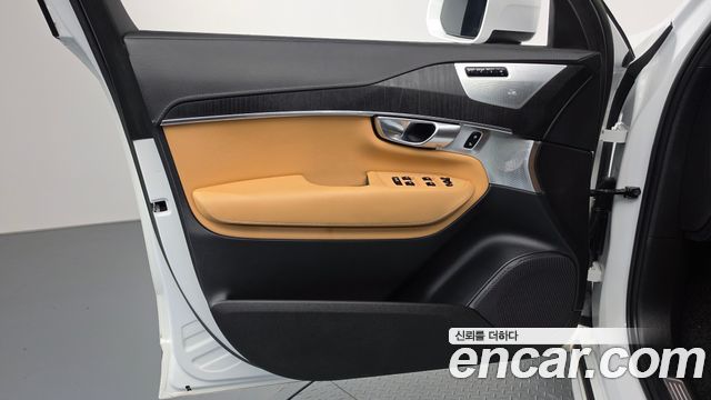Volvo XC90 2023 — photo 14
