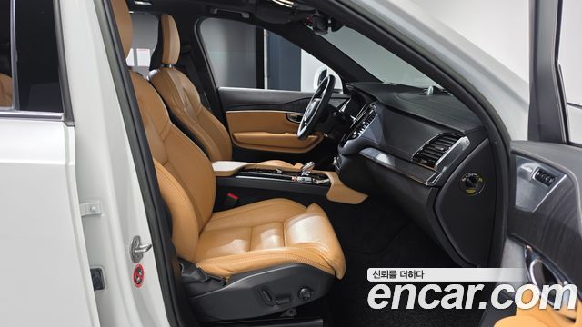Volvo XC90 2023 — photo 16