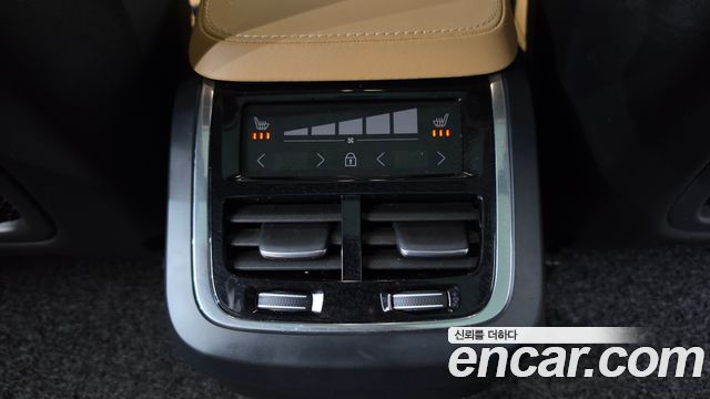Volvo XC90 2023 — photo 38