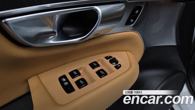 Volvo XC90 2023 — photo 40