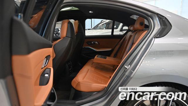 BMW 3-Series 2024 — photo 10