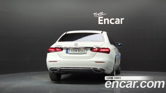 Mercedes-Benz E-Class 2023 — photo 4