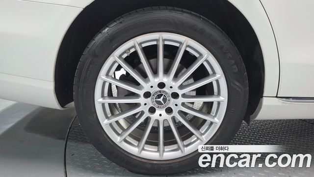 Mercedes-Benz E-Class 2023 — photo 5