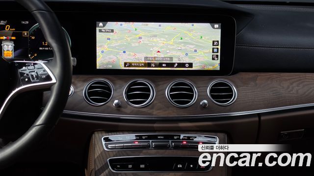 Mercedes-Benz E-Class 2023 — photo 20