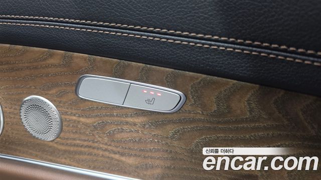 Mercedes-Benz E-Class 2023 — photo 25