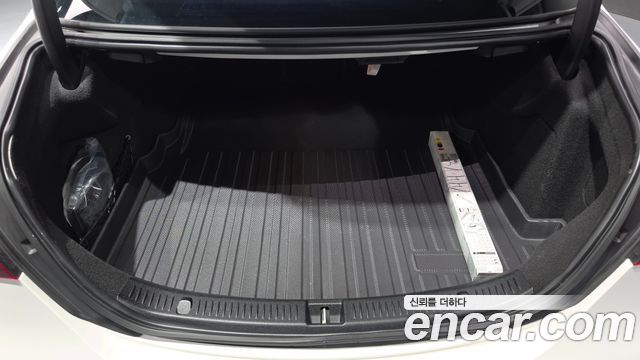 Mercedes-Benz E-Class 2023 — photo 26