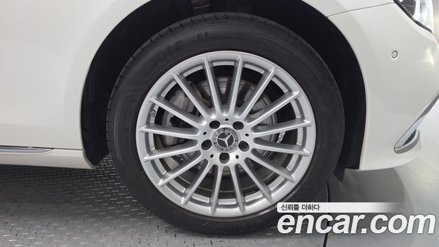 Mercedes-Benz E-Class 2023 — photo 7