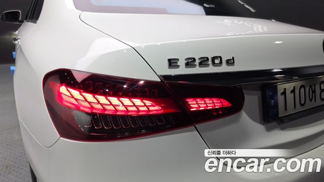 Mercedes-Benz E-Class 2023 — photo 9