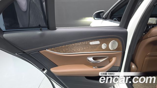 Mercedes-Benz E-Class 2023 — photo 15