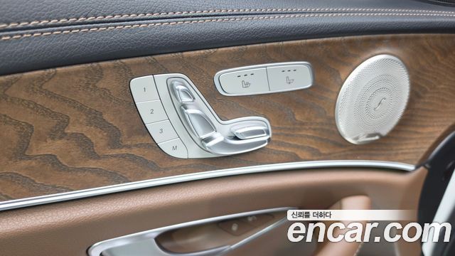 Mercedes-Benz E-Class 2023 — photo 28