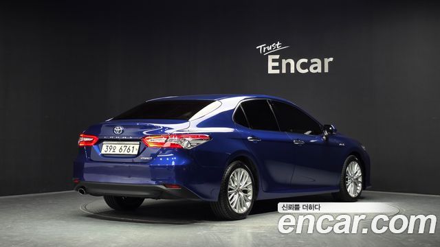 Toyota Camry 2018 — photo 2