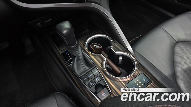 Toyota Camry 2018 — photo 12