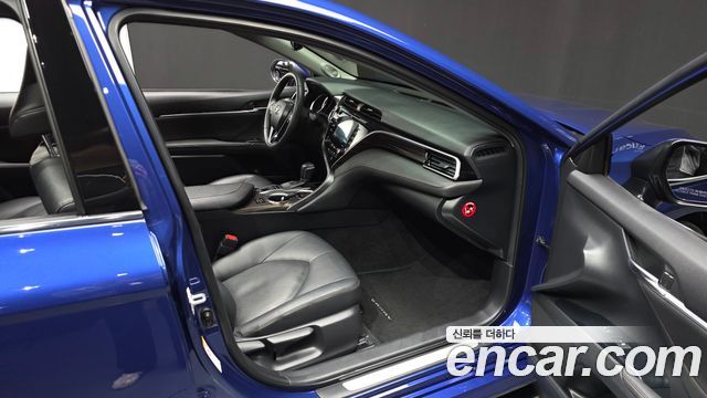 Toyota Camry 2018 — photo 17
