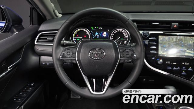 Toyota Camry 2018 — photo 19
