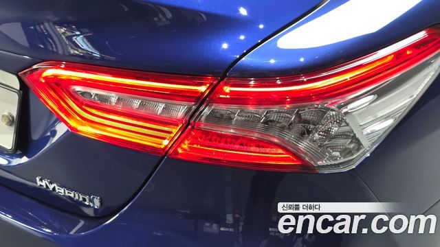 Toyota Camry 2018 — photo 9