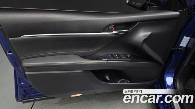 Toyota Camry 2018 — photo 14