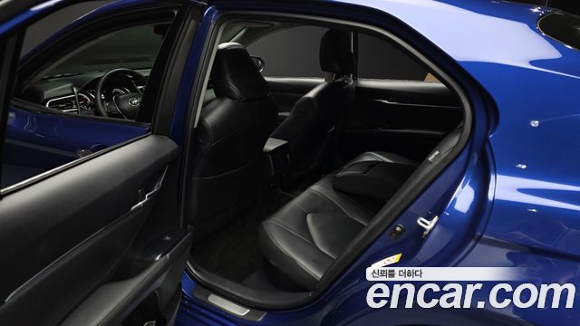 Toyota Camry 2018 — photo 16