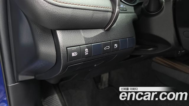 Toyota Camry 2018 — photo 28