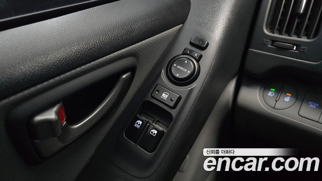 Hyundai Starex 2020 — photo 18