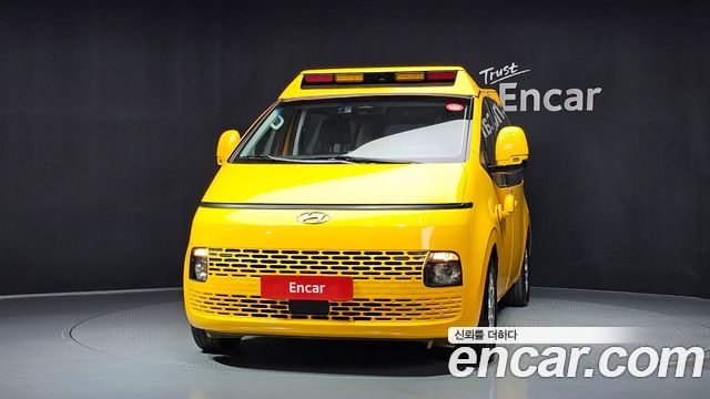 Hyundai Staria 2023 — photo 3