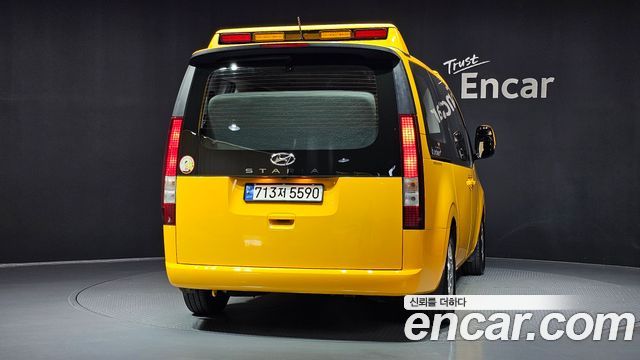 Hyundai Staria 2023 — photo 4