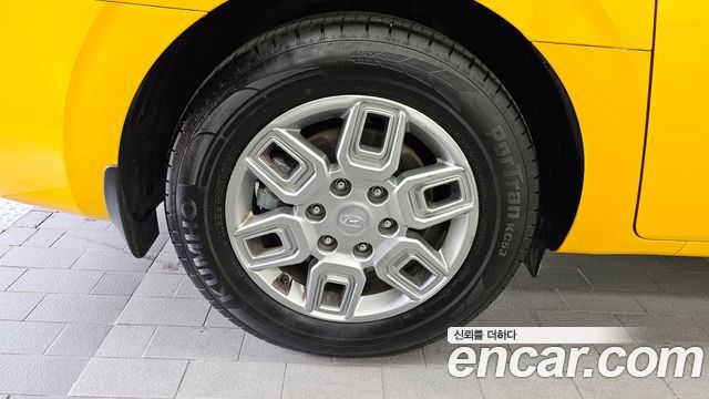 Hyundai Staria 2023 — photo 5