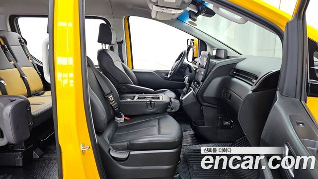 Hyundai Staria 2023 — photo 17