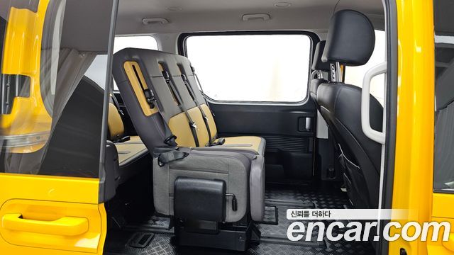 Hyundai Staria 2023 — photo 18