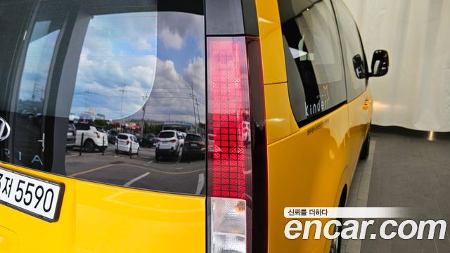 Hyundai Staria 2023 — photo 9