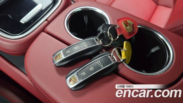 Porsche Panamera 2020 — photo 18