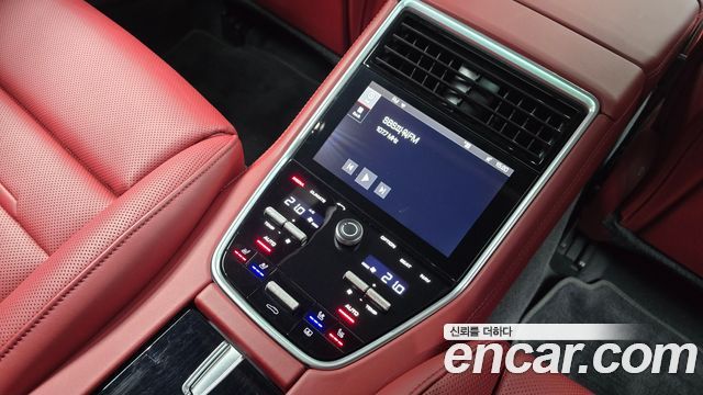 Porsche Panamera 2020 — photo 19