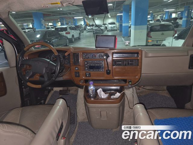 Chevrolet Chevy Van 2003 — photo 18